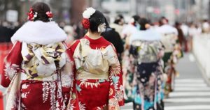 成人式会場に向かう、振り袖姿の新成人