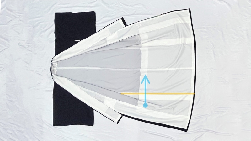 手順2 腋の縫い目に沿って折る